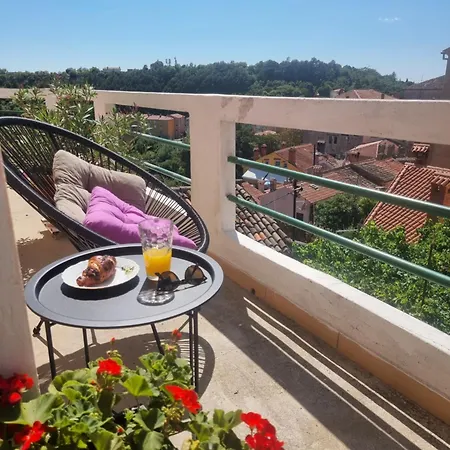 Branko With Terrace, Old Town Labin Apartment *