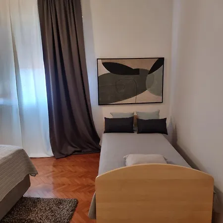 Branko With Terrace, Old Town Apartman