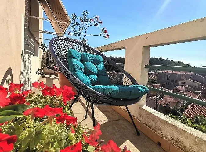 Apartment Branko With Terrace, Old Town Labin (Istria)